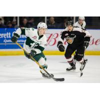 Vancouver Giants Move in on Defense against the Everett Silvertips
