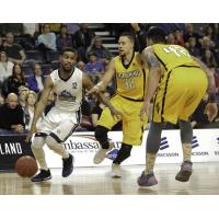Halifax Hurricanes handle the ball vs. the London Lightning in Game 7