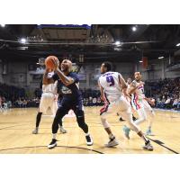 Halifax Hurricanes drive to the hoop vs. the Cape Breton Highlanders