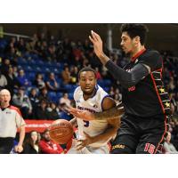 Cape Breton Highlanders guard/forward Jamal Reynolds handles the ball against the Windsor Express