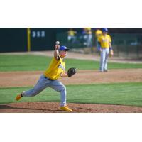 Sioux Falls Canaries pitcher Alex Boshers