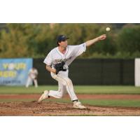 Fond du Lac Dock Spiders deliver a pitch