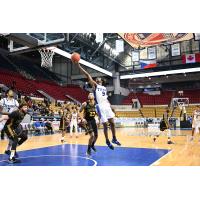 KW Titans guard Shakwon Barrett vs. the London Lightning