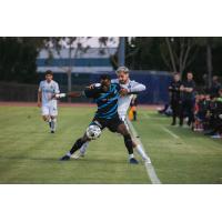 Colorado Springs Switchbacks FC with fights for possession against LA Galaxy II