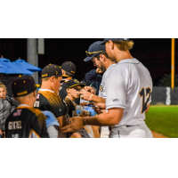 Fond du Lac Dock Spiders sign autographs