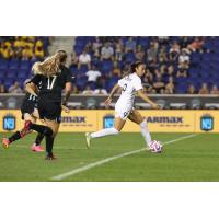 Gotham FC's Delanie Sheehan and North Carolina Courag's Victoria Pickett in action