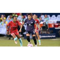 Kansas City Current's Gabrielle Robinson battles Racing Louisville FC's Nadia Nadim