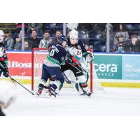 Seattle Thunderbirds' Bryce Pickford battles Kelowna Rockets' Gabriel Szturc