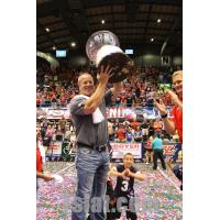 Todd Tryon hoists the United Bowl trophy with the Sioux Falls Storm