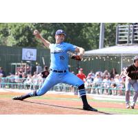 Tyler Jans pitching with the Edmonton Riverhawks