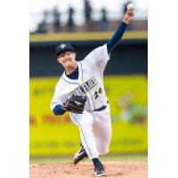 Noah Cameron pitching for the Columbia Fireflies